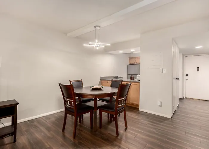 Modernized 2br W Pool Access Near Old Town Scottsdale