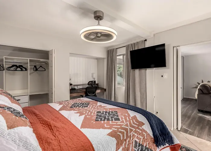 Modernized 2br W Pool Access Near Old Town Scottsdale