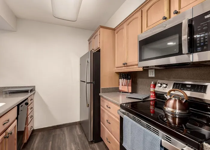 Modernized 2br W Pool Access Near Old Town Scottsdale
