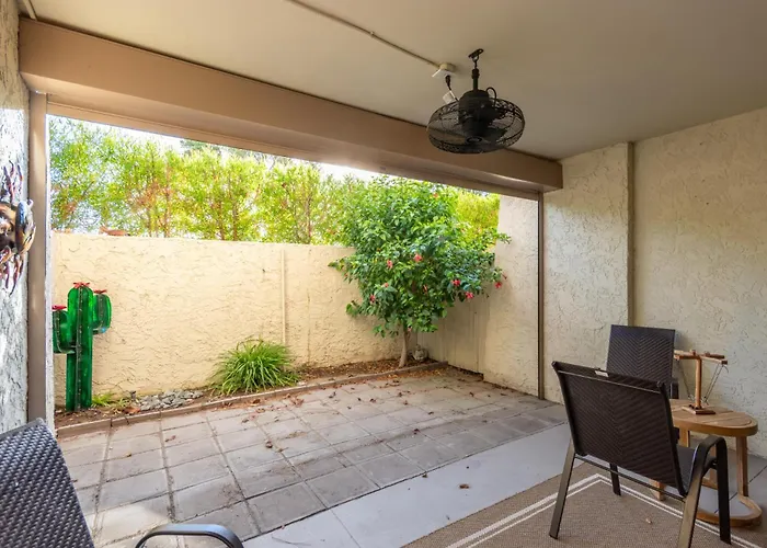 Modernized 2br W Pool Access Near Old Town Holiday home